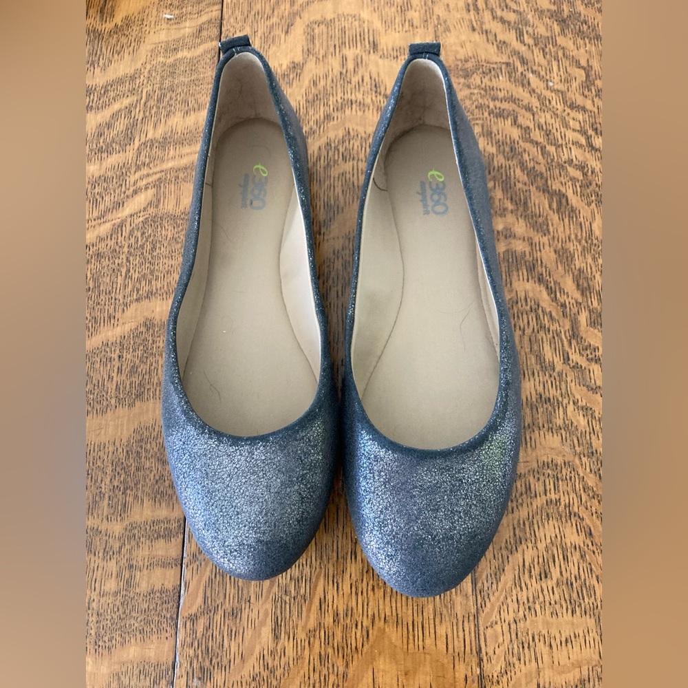 Silver sparkly e360 easy spirit flats